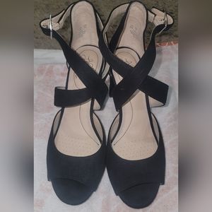 Women confrontable heels